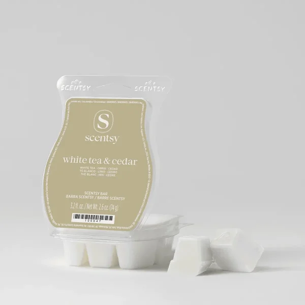 White Tea & Cedar Scentsy Bar - Cream-coloured wax bar in a clear clamshell package labelled White Tea & Cedar Scentsy Bar, with six individual wax melts displayed in front
